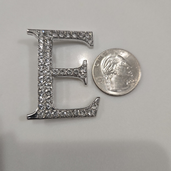 🔥Sparkling Rhinestone Letter 'E' Brooch🔥 - Picture 4 of 5